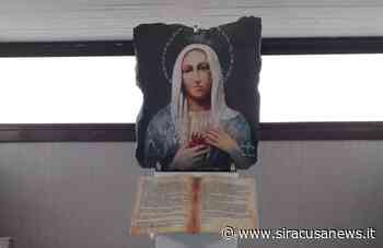 Il maestro Lorefice ha realizzato un'opera raffigurante la Madonna delle Lacrime e l'ha donata al Santuario di Siracusa - Siracusa News