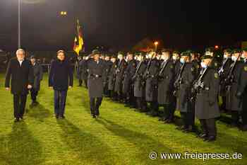 Öffentliches Gelöbnis mit Maske und Schützenpanzer in Mittweida - Freie Presse