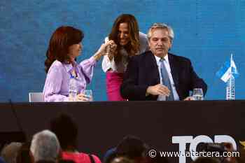 Alberto Fernández cierra campaña oficialista con masivo acto en Buenos Aires de cara a legislativas del domingo - La Tercera