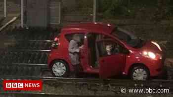 Gloucester trains halted after motorist's level crossing turn - BBC News