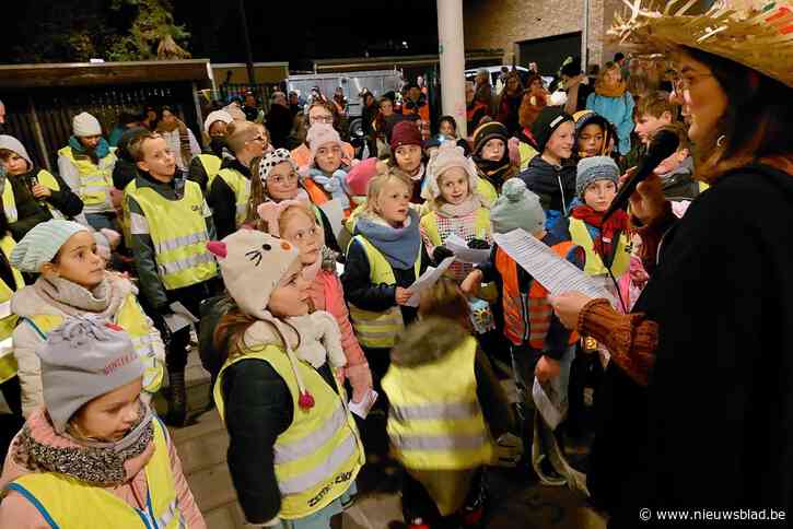 Leerlingen maken lampionnen en leren bij over armoede op Sint-Maartenswandeling