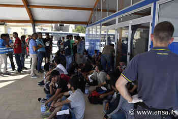 Migranti:sbarcati in 48 a Crotone,erano su barca alla deriva - ANSA Nuova Europa