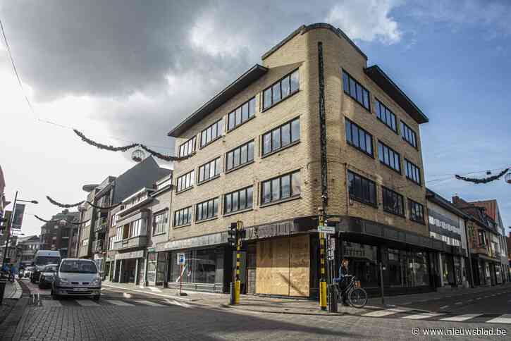 Historische Molse meubelzaak Deko wordt gesloopt: “De laatste jaren is het nooit goed onderhouden geweest”