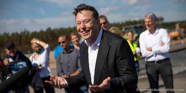 Elon Musk offloads another $690 million of Tesla stock after dumping $5 billion following Twitter poll