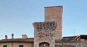 Foligno: «L’albero di Natale più alto è qui». A Sant’Eraclio l’installazione sarà posata a 35 metri d’altezza sulla torre del castello - ilmessaggero.it
