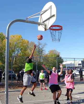 Laval Police and Saint-Maxime students connect on the basketball court - Laval News