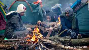 In pictures: Migrants face lack of food and medical attention