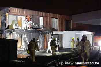 Brand aan nieuwbouw naast kerk