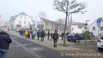 Massenandrang beim Impfbus in Daun - EMZ Eifel-Mosel-Zeitung - Eifel Zeitung