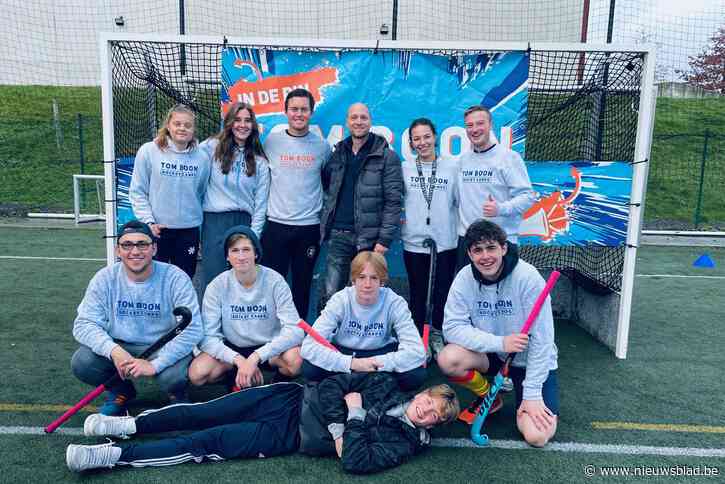 Nationale hockeytrots Tom Boon bezoekt stage van lokale club
