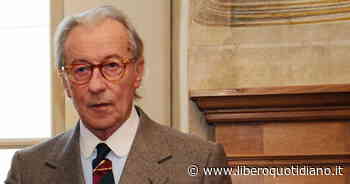 Vittorio Feltri contro Marco Travaglio: "Matteo Renzi prende soldi, che problema c'è?" - LiberoQuotidiano.it