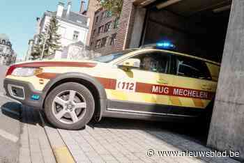 Voetganger en bromfietsster gewond bij aanrijding met auto’s