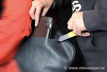 Man bestolen van portemonnee op café