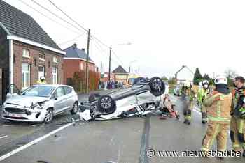 Vrouw gekneld na zwaar verkeersongeval, drie anderen lichtgewond
