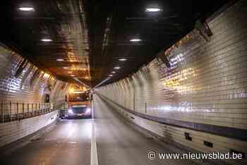 Bestuurder uitzonderlijk transport rijdt met te hoge lading Waaslandtunnel in en moet 1.300 euro boete betalen