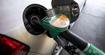 Tankstelle in Lohmar: Tankschlauch im Auto vergessen: 68-Jähriger wird eingeklemmt - General-Anzeiger Bonn