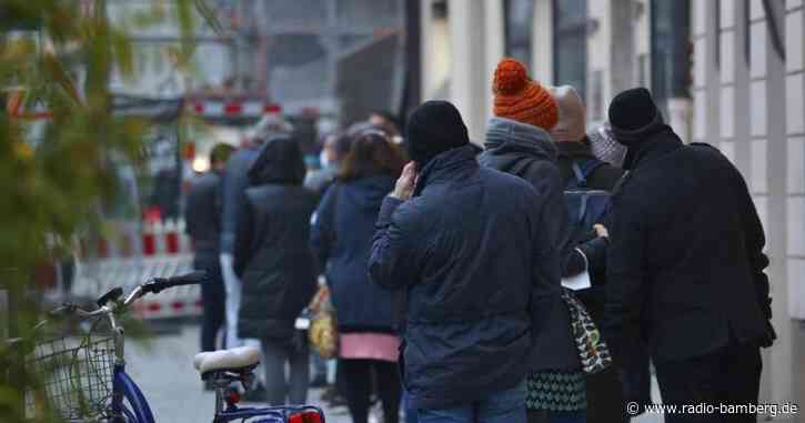 Teils großer Andrang bei Corona-Impfzentren