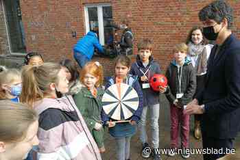Jeugd leidt haar minister rond in kindvriendelijk Geel