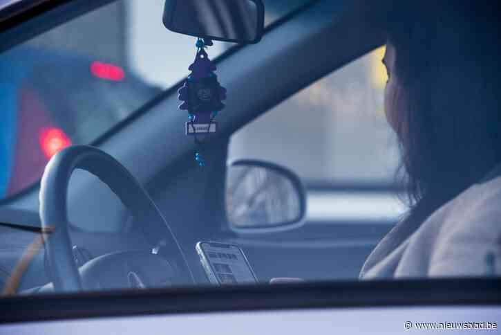 Camera’s tegen gsm-gebruik achter stuur getest in Antwerpen: “Bij 8 op de 10 inbreuken had bestuurder gsm in de hand”