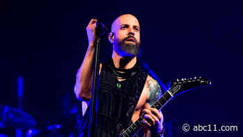 Rocker Chris Daughtry says daughter died unexpectedly, band halts tour: 'Our hearts are broken'