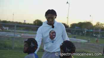 Austin rapper Lil Ke mentors kids through music and sports - Spectrum News