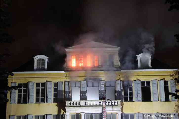 Uitslaande brand in leegstaand kasteel van Paul Gheysens in Wijnegem: “We blijven nog hele nacht ter plaatse”