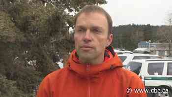 'Things can go sideways quickly': Safety specialist says skate cautiously on Banff's frozen lakes