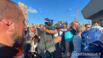 Tensioni a Trieste, Puzzer in lacrime. L'ala dura non molla. I sindacati: "Si liberi il porto" - Gazzetta del Sud