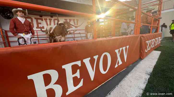 LONGHORNS LIVE BLOG: Texas takes 56-49 lead on Kansas in 1st overtime series