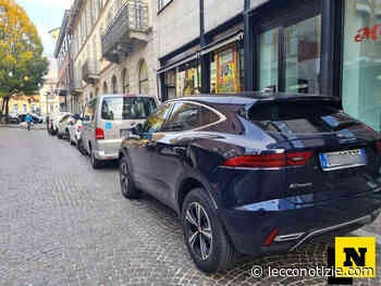 Via Cavour un parcheggio, negozianti furiosi: “Nessun controllo” - Lecco Notizie