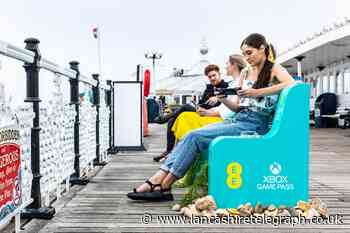 EE Christmas deals - bargains on iPhones, tablets and laptops