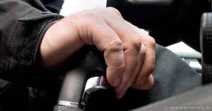 Betrunkener Fahrer ohne Führerschein flüchtet: 3 Promille