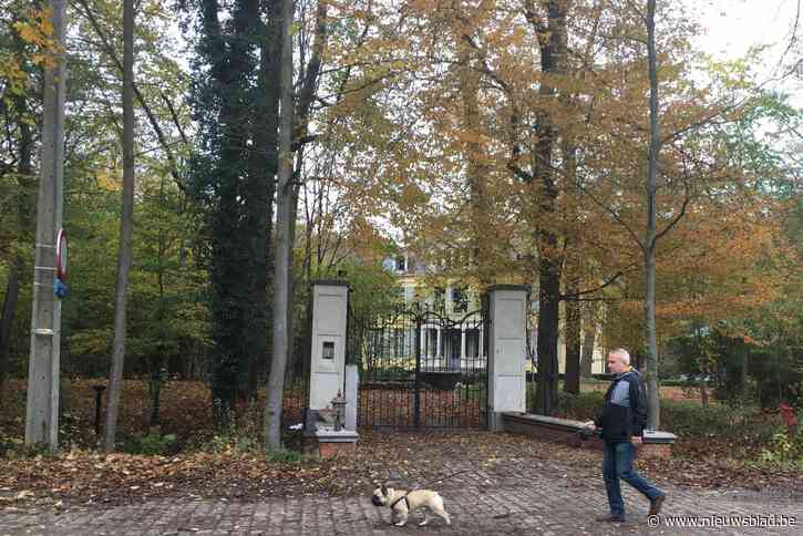 Buurtbewoners triest om brand in kasteel Ertbrugge: “Het doet pijn om de vlammen te zien op de plaats waar wij zolang gewerkt hebben”