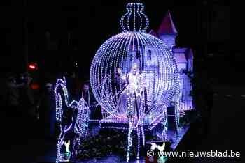 Haperende reus Willi bekroond door jury Wuustwezelse lichtstoet