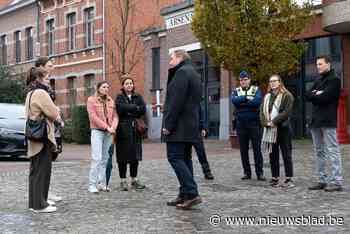 Burgemeester gidst nieuwe Schotenaren door centrum: “Meest gestelde vraag? Waar we Tijl Uilenspiegel gaan zetten”