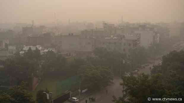 Smog chokes Indian capital as air pollution levels soar