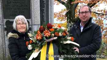Volkstrauertag in Schramberg - Stille Kranzniederlegungen in den Stadtteilen - Schwarzwälder Bote