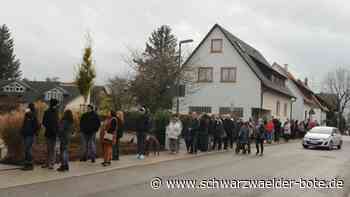 Hardt: Warten auf Corona-Piks - Lange Schlange vor mobiler Impfmöglichkeit - Schwarzwälder Bote