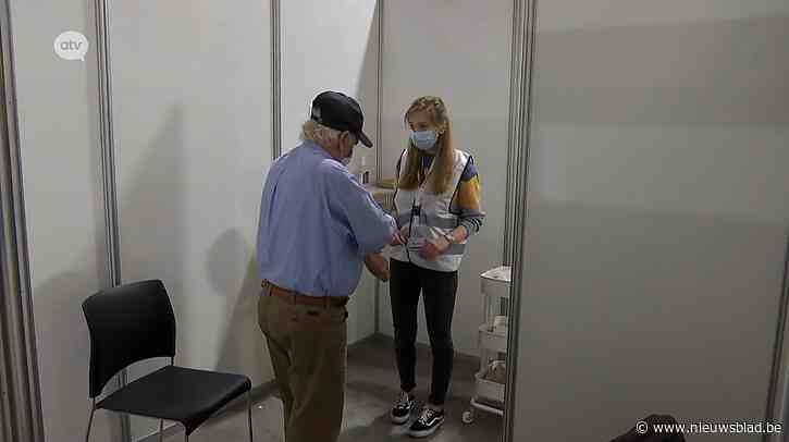 Extra vrijwilligers gezocht voor vaccinatiecentrum: “Ze vallen ziek uit en we hebben ze nodig”