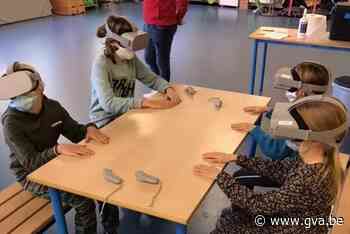 VR-bril geeft scholieren een beeld van de dode hoek - Gazet van Antwerpen