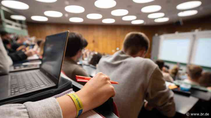 Erlangen: Erste Hochschule in Bayern stellt auf 2G im Hörsaal um - BR24