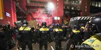 Niederlande: Krawalle nach Lockdown-Ansage, Polizist*innen mit Steinen beworfen - FOCUS Online