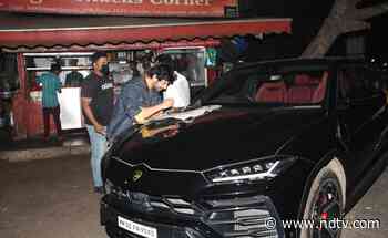 Kartik Aaryan Eating Street Food Off His Lamborghini Bonnet Is Sending The Internet Into Meltdown - NDTV