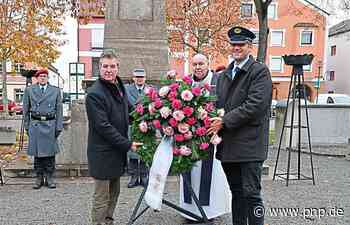 Volkstrauertag: Mini-Festakt mit großer Bedeutung - Plattling; Volkstrauertag - Passauer Neue Presse