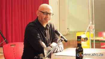 Autorenlesung in Tornesch: Arne Tiedemanns schonungslose Schilderung seiner Dorf-Kindheit | shz.de - shz.de