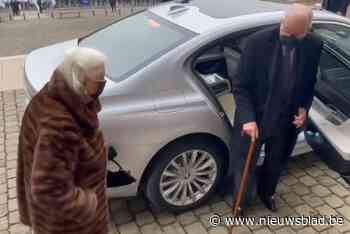 Koning Albert aanwezig met wandelstok op Koningsdag, prinsessen Claire, Astrid en Delphine opvallende afwezigen