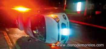 Vuelca al ser chocado por auto en Cuernavaca - Diario de Morelos