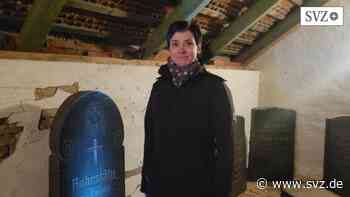 Herbstmondnacht in Parchim: Forscher klären Friedhofsbesucher über Bestattungskulturen auf | svz.de - svz – Schweriner Volkszeitung