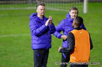 Louis Van Gaal belandt daags voor cruciaal duel met Noorwegen in rolstoel na lelijke val