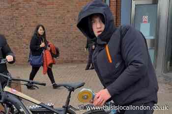 Brazen thieves filmed stealing £2,000 bike in Surrey Quays